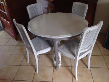 table-relooking-meubles-peinture-nimes.jpg